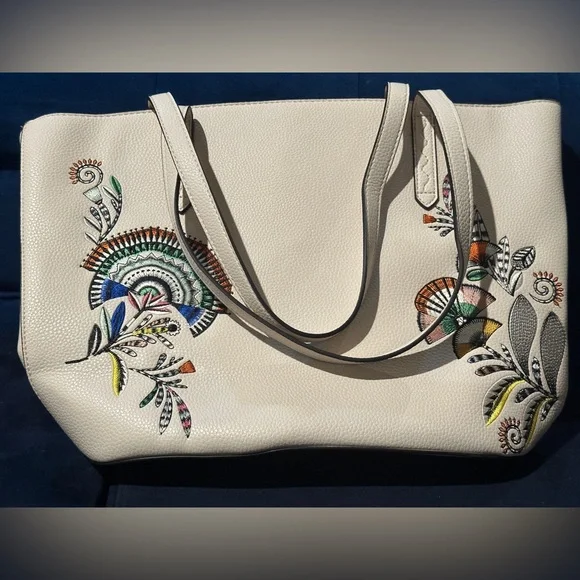 Embroidered Cream Tote Bag - Picture 2 of 7